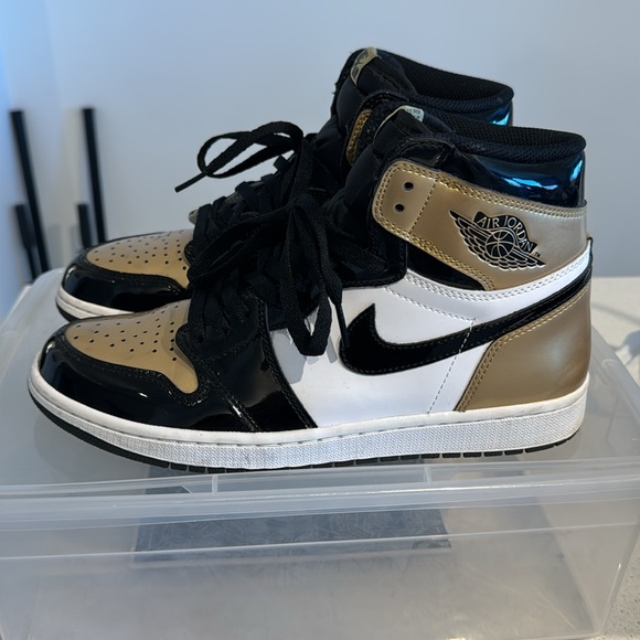 2018 Air Jordan 1 Retro High OG NRG
'Gold Toe' - Picture 3 of 8